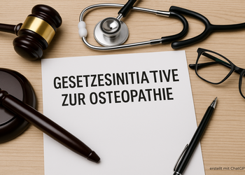 Dokument auf Tisch mit anderen Utensilien