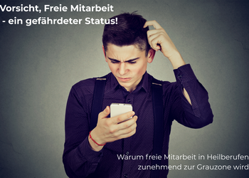 Junger Mann mit Handy in der Hand in ratloser Pose