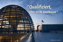 Kuppel des deutschen Bundestags bei Dämmerung