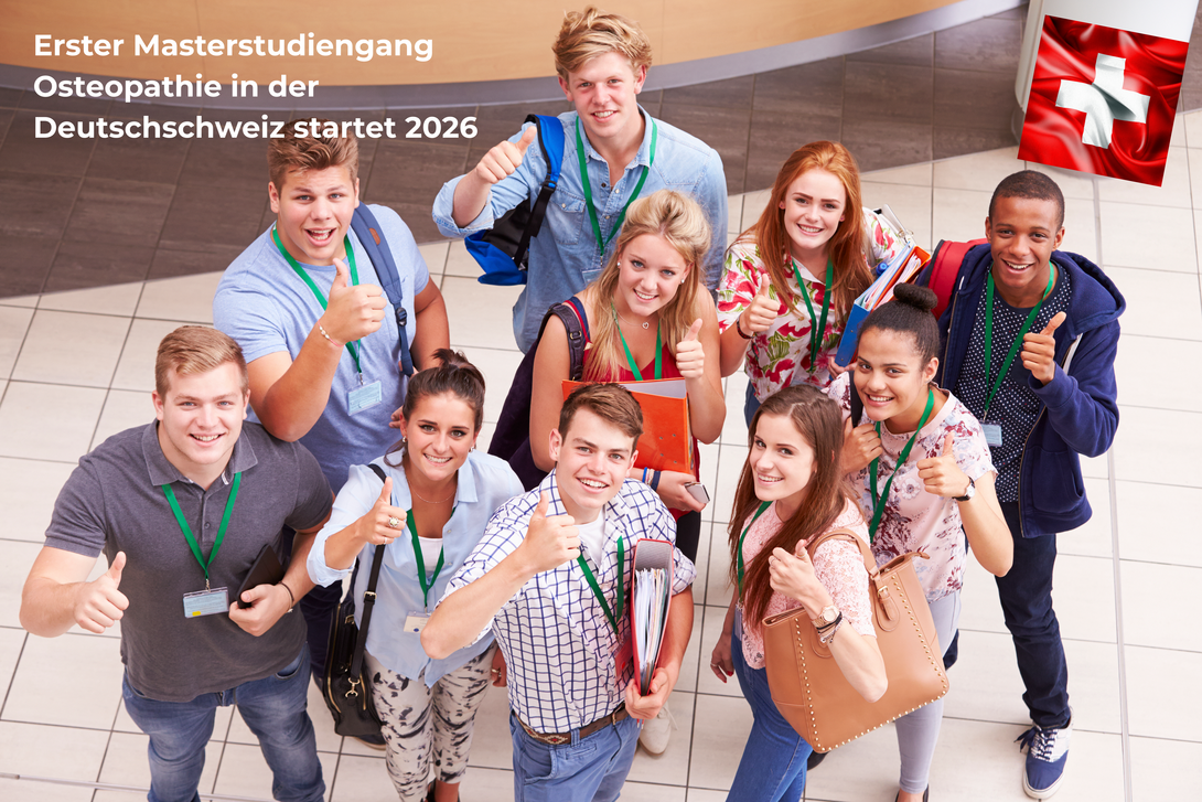 Eine Gruppe Studenten blickt in die Kamera